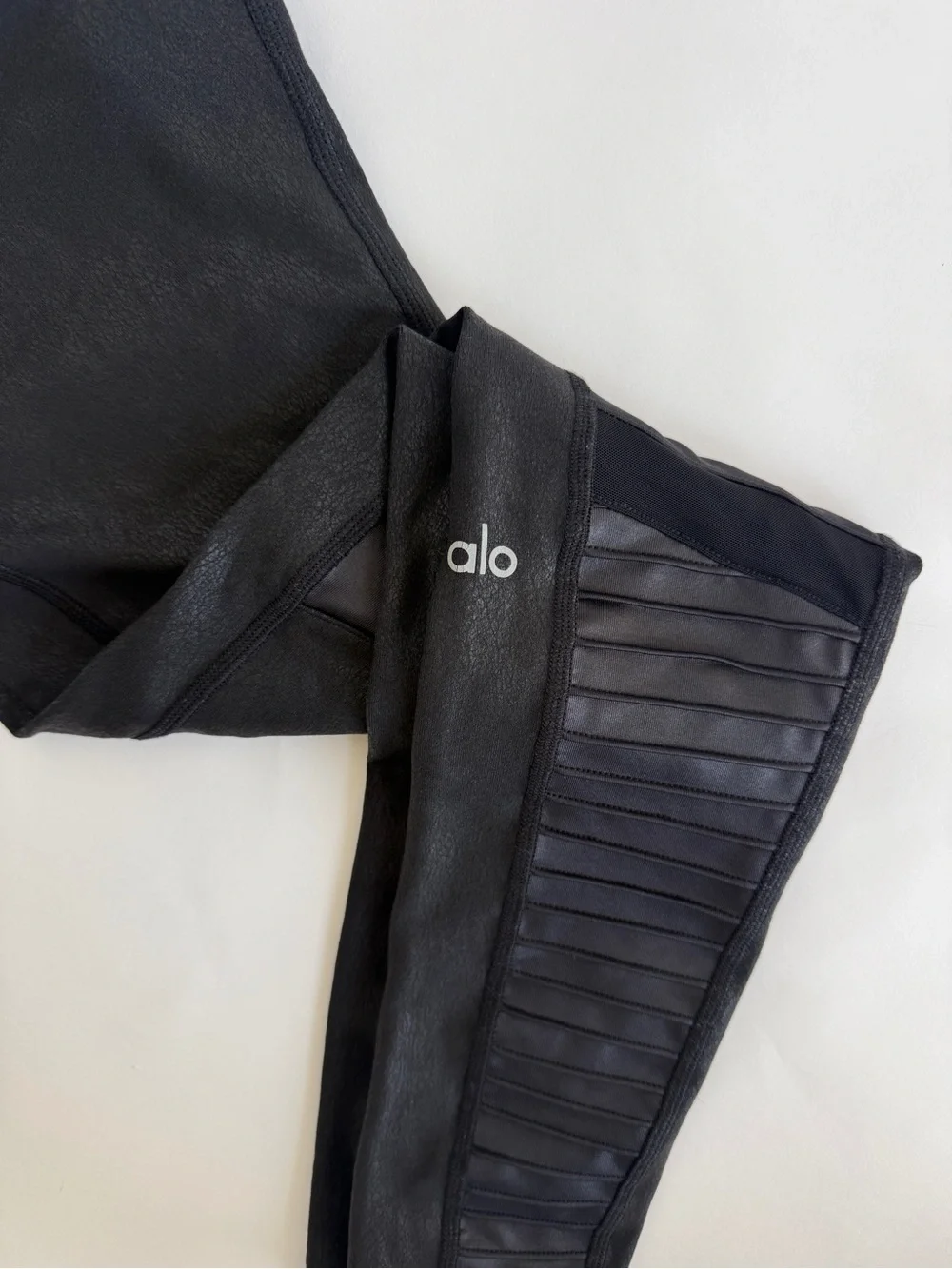 Alo Yoga Moto Legging sz M - Picture 5 of 8